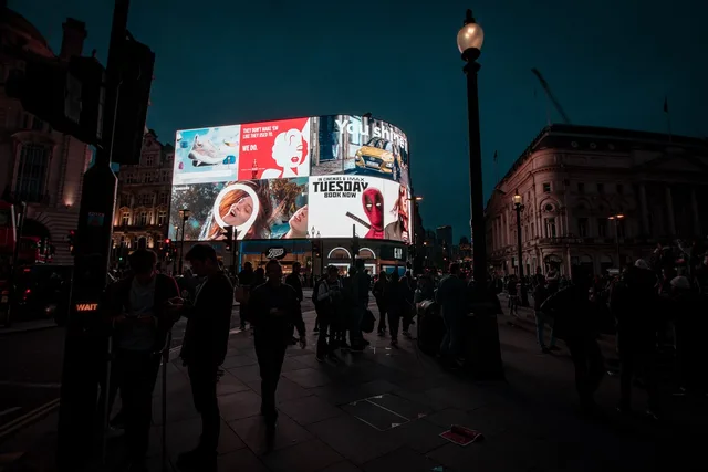 london, neon sign, advertising, people, sightseeing, night, illuminated advertising, london, london, advertising, advertising, advertising, advertising, advertising. What is off-site retail media and why does it matter in the UK?