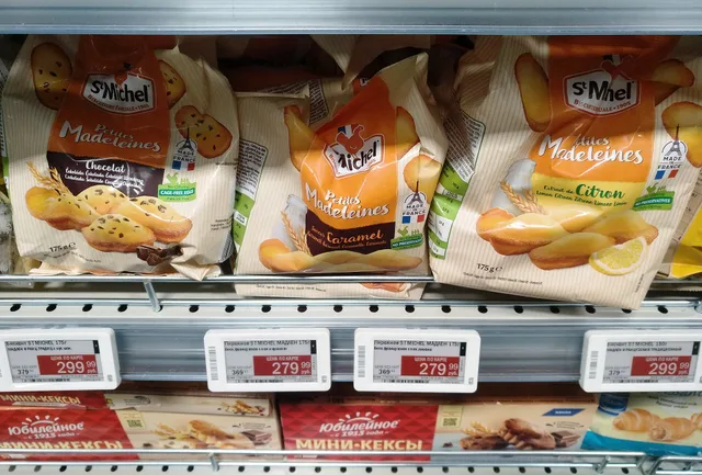 Moscow, Paveletskaya Plaza shopping center - Perekryostok supermarket. December 2023 prices. Fresh French imports (cf. https://www.stmichel.fr/ ) at accordingly steep prices. Comparing retail media business models on one retailer-advertiser exchange