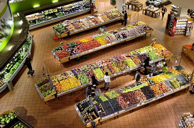 supermarket, stalls, coolers, market, food, fresh, shop, organic, vegetable, healthy, grocery, store, fruit, ripe, yellow, freshness, marketplace, hypermarket, colorful, stand, consumer, nutrition, brown food, brown shopping, brown vegetables, brown healthy, brown shop, brown fruits, brown grocery, brown color, brown nutrition, brown groceries, brown market, supermarket, supermarket, supermarket, supermarket, supermarket, market, market, market, food, shop, grocery, grocery, store. Six retail media signals to test in your own buyer and campaign records