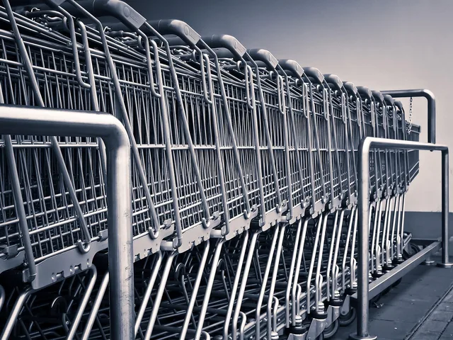 shopping carts, grocery, shopping, grocery shopping, grocery carts, supermarket, trolleys, transport, grocery store, metal, steel, shopping, shopping, shopping, shopping, shopping, supermarket, supermarket, steel. Retail Media Ninety-Day Plan: Which Sources to Check Before Live Delivery