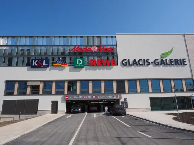 multi storey car park, entrance, park, shopping mall, shopping, mall, shopping center, retail stores, service companies, industry sectors, advertising, advertising signs, advertisement, rewe, dm, k l, media market, glacis gallery, new-ulm, shopping mall, shopping mall, shopping mall, mall, mall, mall, shopping center, shopping center, shopping center, shopping center, shopping center, dm. Retail media product comparison: CitrusAd vs Kevel